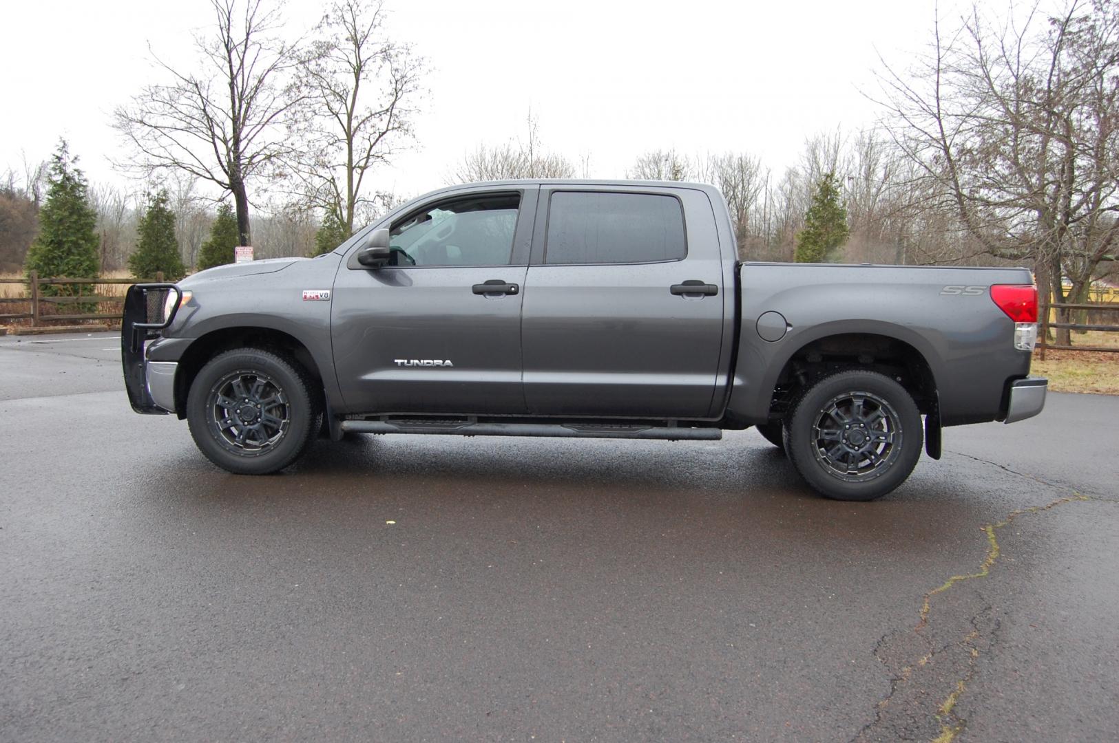 2013 Gray /Gray Cloth Toyota Tundra (5TFDW5F19DX) with an 5.7L V8 OHV 16V engine, Automatic transmission, located at 6528 Lower York Road, New Hope, PA, 18938, (215) 862-9555, 40.358707, -74.977882 - Photo#1